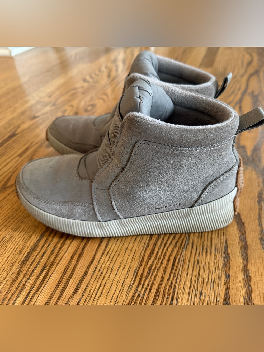 Womens Sorel Slip on Waterproof boots size 6